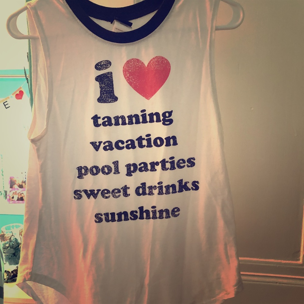 Sleeveless T-shirt